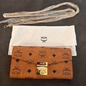 MCM Crossbody Visetos wallet with chain